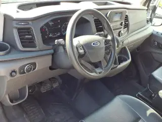 Ford Transit 2022 350 HD 3dr LWB High Roof DRW Extended Cargo Van con un peso de carga máximo de 10360 libras