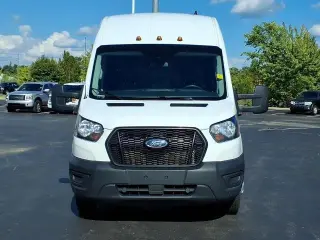 Ford Transit 2022 350 HD 3dr LWB High Roof DRW Extended Cargo Van con un peso de carga máximo de 10360 libras