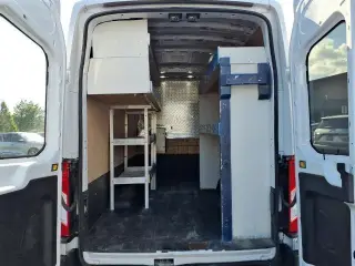 Ford Transit 2022 350 HD 3dr LWB High Roof DRW Extended Cargo Van con un peso de carga máximo de 10360 libras