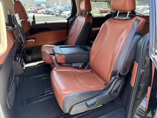 Kia Carnival 2022 SX Miniván de 4 puertas