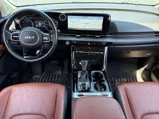 Kia Carnival 2022 SX Miniván de 4 puertas