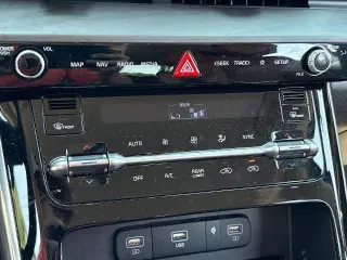 Kia Carnival 2022 SX Miniván de 4 puertas