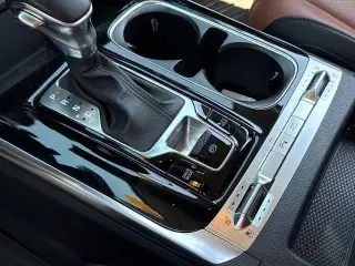 Kia Carnival 2022 SX Miniván de 4 puertas