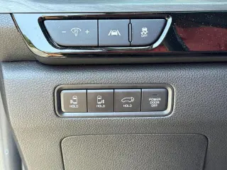 Kia Carnival 2022 SX Miniván de 4 puertas