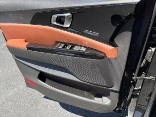 Kia Carnival 2022 SX Miniván de 4 puertas