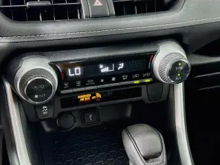 Toyota RAV4 Híbrido 2021 AWD XLE SUV de 4 puertas