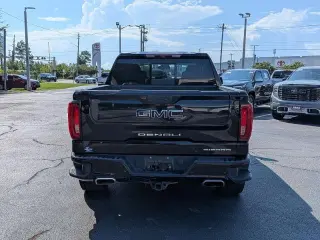 GMC Sierra 1500 2022 4x4 Denali 4 puertas Crew Cab Caja Corta de 5.8 pies