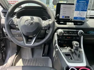 Toyota RAV4 2025 XLE Premium SUV de 4 puertas