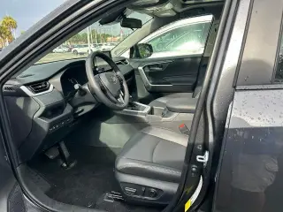 Toyota RAV4 2025 XLE Premium SUV de 4 puertas