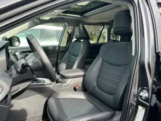 Toyota RAV4 2025 XLE Premium SUV de 4 puertas