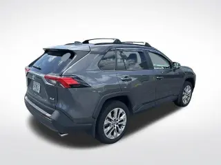 Toyota RAV4 2025 XLE Premium SUV de 4 puertas
