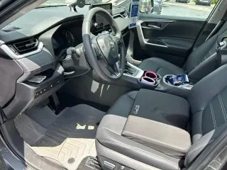 Toyota RAV4 2025 XLE Premium SUV de 4 puertas