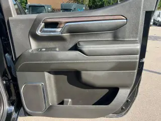 Chevrolet Silverado 1500 2024 4x4 LT 4 puertas Crew Cab Caja Estándar de 5.8 pies con 2FL
