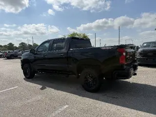 Chevrolet Silverado 1500 2025 4x4 Custom Trail Boss Cabina Crew Cab de 4 puertas y caja corta de 5.8 pies