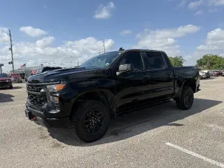 Chevrolet Silverado 1500 2025 4x4 Custom Trail Boss Cabina Crew Cab de 4 puertas y caja corta de 5.8 pies