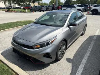Sedán de 4 puertas Kia Forte GT-Line 2023