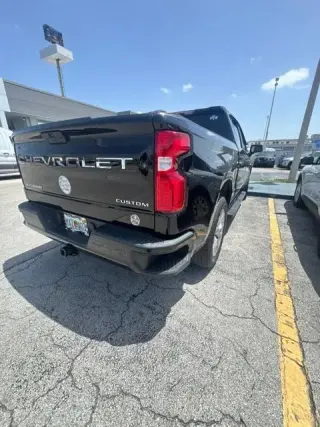 Chevrolet Silverado 1500 2021 4x2 Custom 4 puertas Crew Cab Caja Corta de 5.8 pies