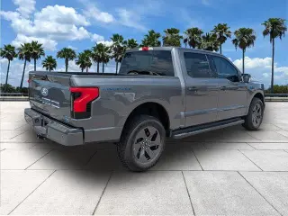 Ford F-150 Lightning 2024 AWD XLT 4 puertas SuperCrew caja corta de 5.5 pies