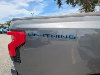 Ford F-150 Lightning 2024 AWD XLT 4 puertas SuperCrew caja corta de 5.5 pies