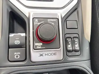 Subaru Forester 2023 AWD Premium Crossover de 4 puertas