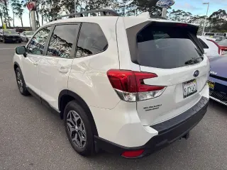 Subaru Forester 2023 AWD Premium Crossover de 4 puertas
