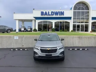 Chevrolet Equinox 2023 LS SUV de 4 puertas con paquete 1LS
