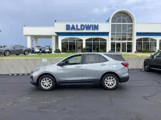 Chevrolet Equinox 2023 LS SUV de 4 puertas con paquete 1LS