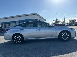 Nissan Altima 2023 2.5 SV Sedán de 4 puertas