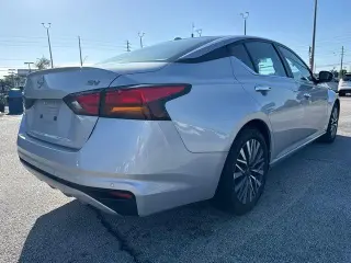 Nissan Altima 2023 2.5 SV Sedán de 4 puertas