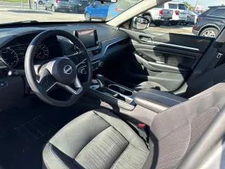 Nissan Altima 2023 2.5 SV Sedán de 4 puertas