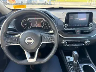 Nissan Altima 2023 2.5 SV Sedán de 4 puertas