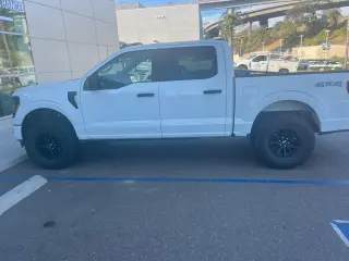 Ford F-150 2024 4x4 STX 4 puertas SuperCrew caja corta de 5.5 pies