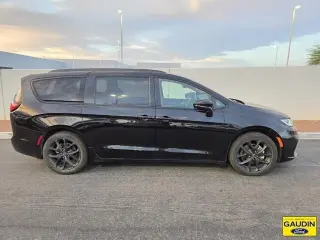 Chrysler Pacifica Limited Mini-Van de 4 puertas 2025