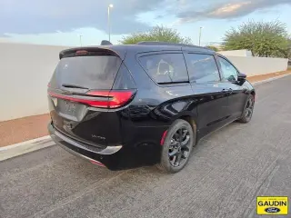 Chrysler Pacifica Limited Mini-Van de 4 puertas 2025