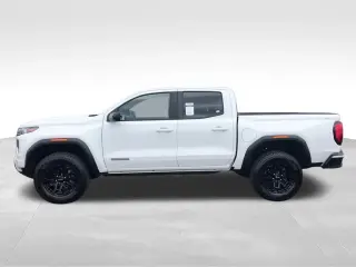 GMC Canyon 2026 4x4 Elevation 4 puertas Cabina Doble batea de 5 pies