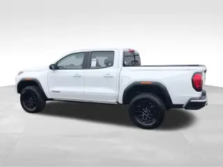 GMC Canyon 2026 4x4 Elevation 4 puertas Cabina Doble batea de 5 pies