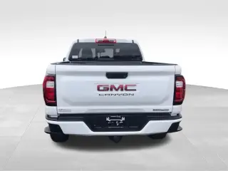 GMC Canyon 2026 4x4 Elevation 4 puertas Cabina Doble batea de 5 pies