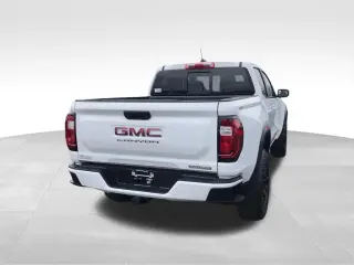 GMC Canyon 2026 4x4 Elevation 4 puertas Cabina Doble batea de 5 pies