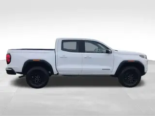 GMC Canyon 2026 4x4 Elevation 4 puertas Cabina Doble batea de 5 pies