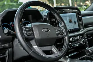 Ford F-150 2023 4x4 Lariat 4 puertas SuperCrew caja corta de 5.5 pies