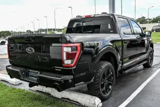 Ford F-150 2023 4x4 Lariat 4 puertas SuperCrew caja corta de 5.5 pies