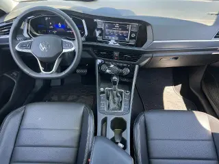 Volkswagen Jetta 2022 SE Sedán de 4 puertas