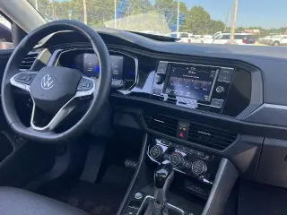 Volkswagen Jetta 2022 SE Sedán de 4 puertas