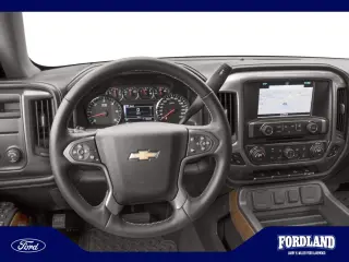 Chevrolet Silverado 1500 2018 4x4 LTZ 4dr Crew Cab con motor de 5.8 pies de largo.
