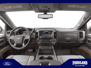 Chevrolet Silverado 1500 2018 4x4 LTZ 4dr Crew Cab con motor de 5.8 pies de largo.