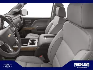 Chevrolet Silverado 1500 2018 4x4 LTZ 4dr Crew Cab con motor de 5.8 pies de largo.