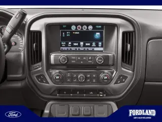 Chevrolet Silverado 1500 2018 4x4 LTZ 4dr Crew Cab con motor de 5.8 pies de largo.