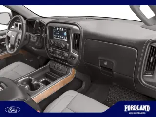 Chevrolet Silverado 1500 2018 4x4 LTZ 4dr Crew Cab con motor de 5.8 pies de largo.