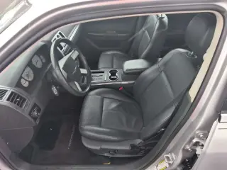 Chrysler 300 2010 Touring 4dr Sedan