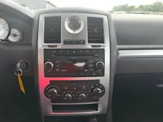 Chrysler 300 2010 Touring 4dr Sedan